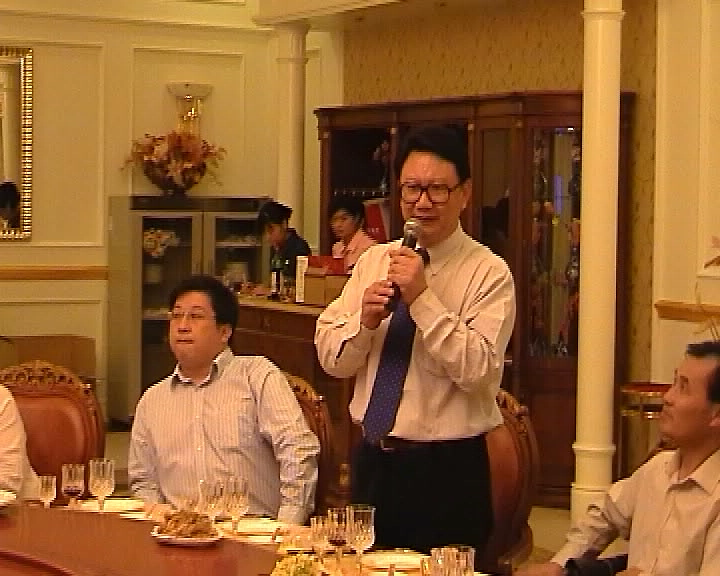 大鵬公司董事長與公眾營養(yǎng)健康中心主任于小冬在水蘇糖聯(lián)誼會上